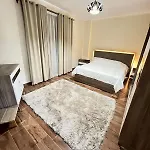 Chill Vibes 3 Bedroom Apartment In Rehab City