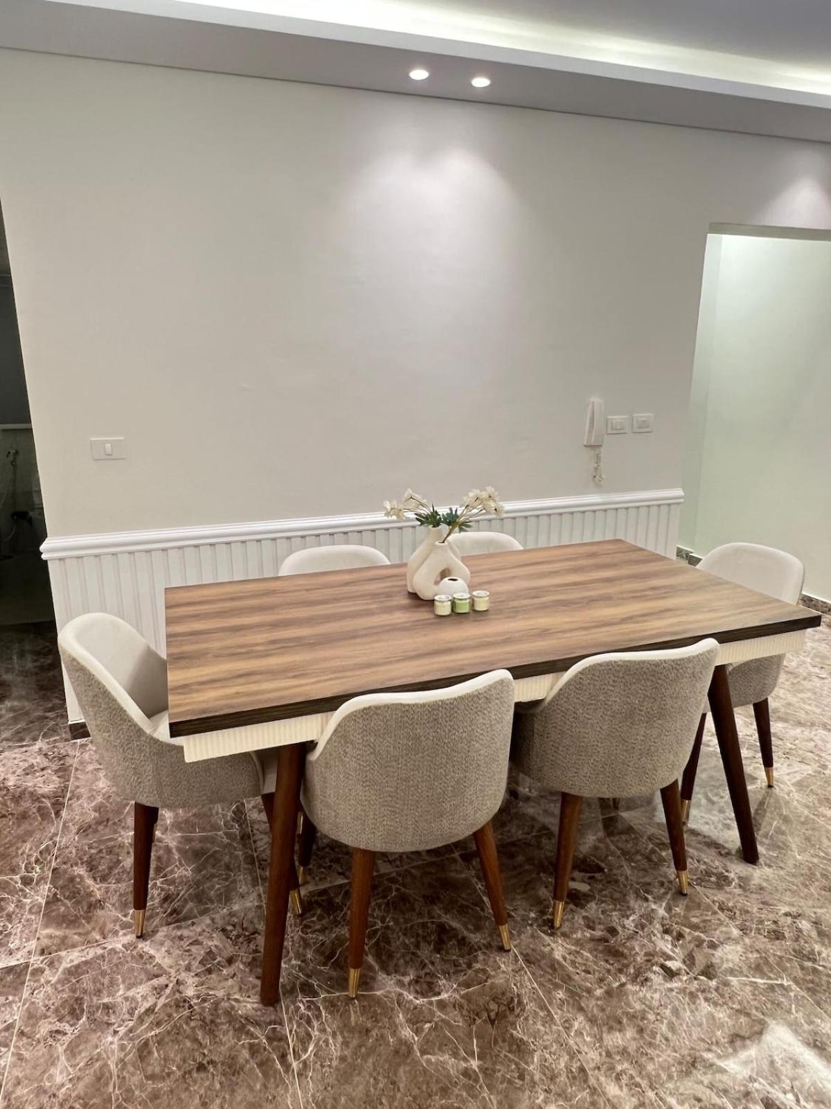 Apartment Chill Vibes 3 Bedroom In Rehab
