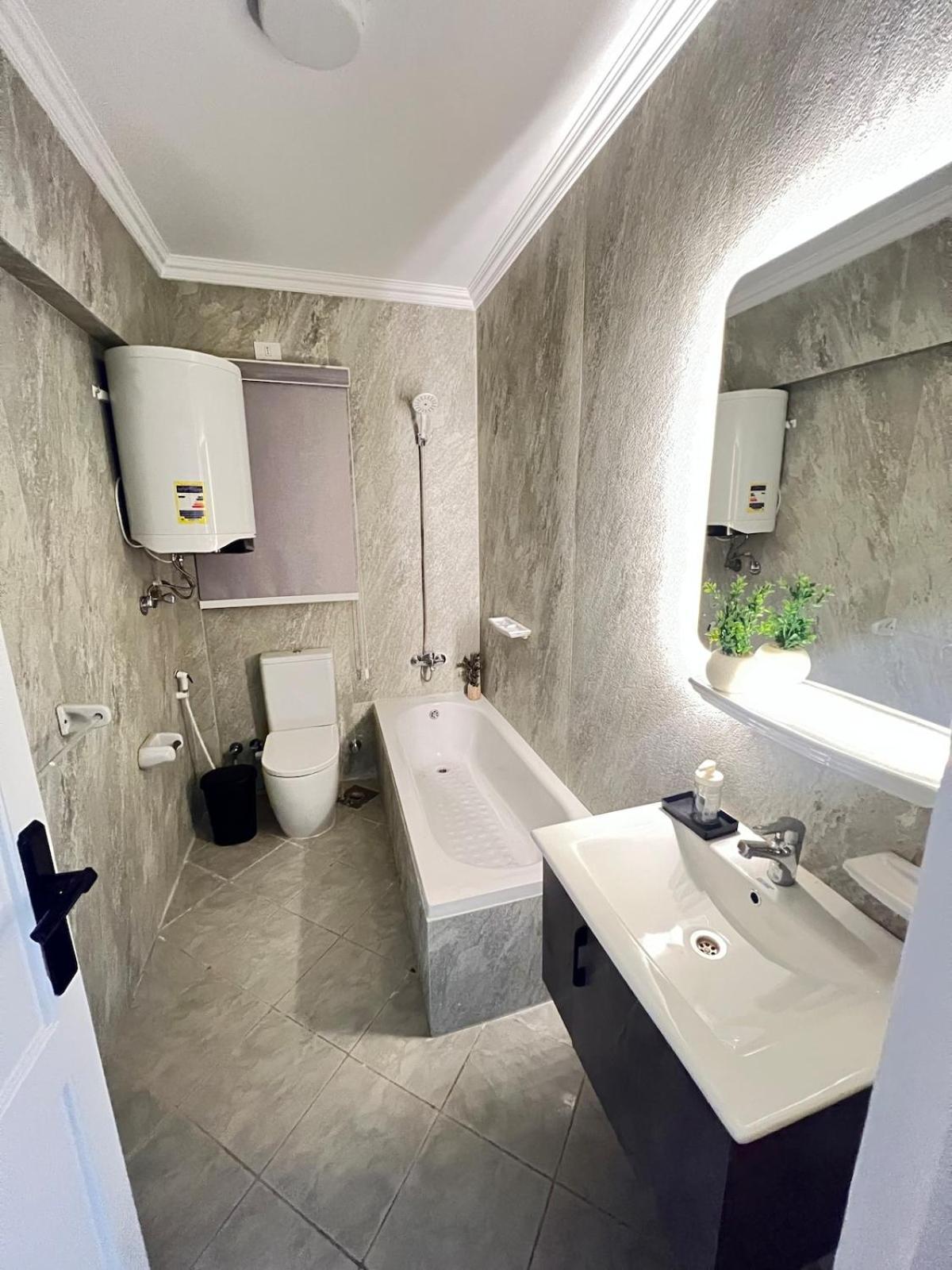 Chill Vibes 3 Bedroom In Rehab Apartment *