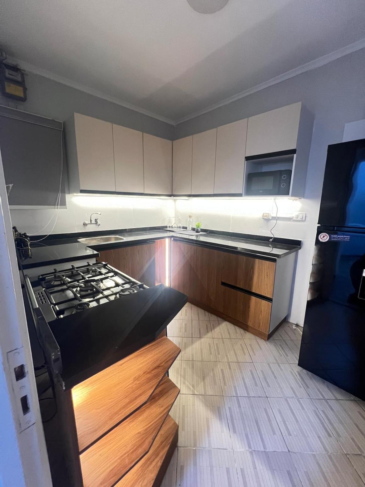 Chill Vibes 3 Bedroom In Rehab Apartment *