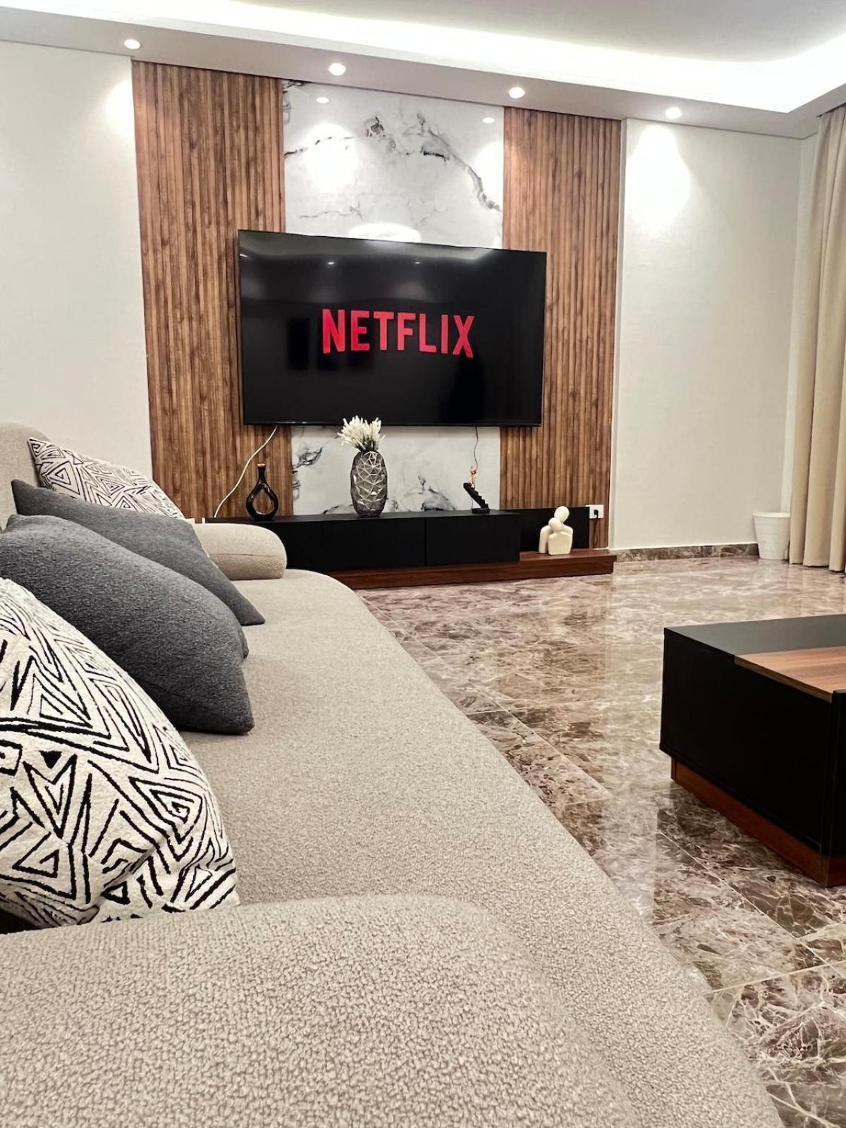 Apartment Chill Vibes 3 Bedroom In Rehab *