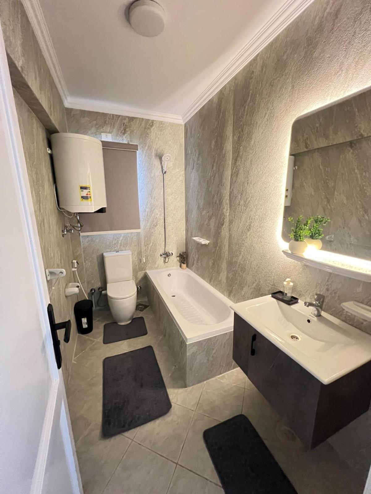 Chill Vibes 3 Bedroom In Rehab Apartment *