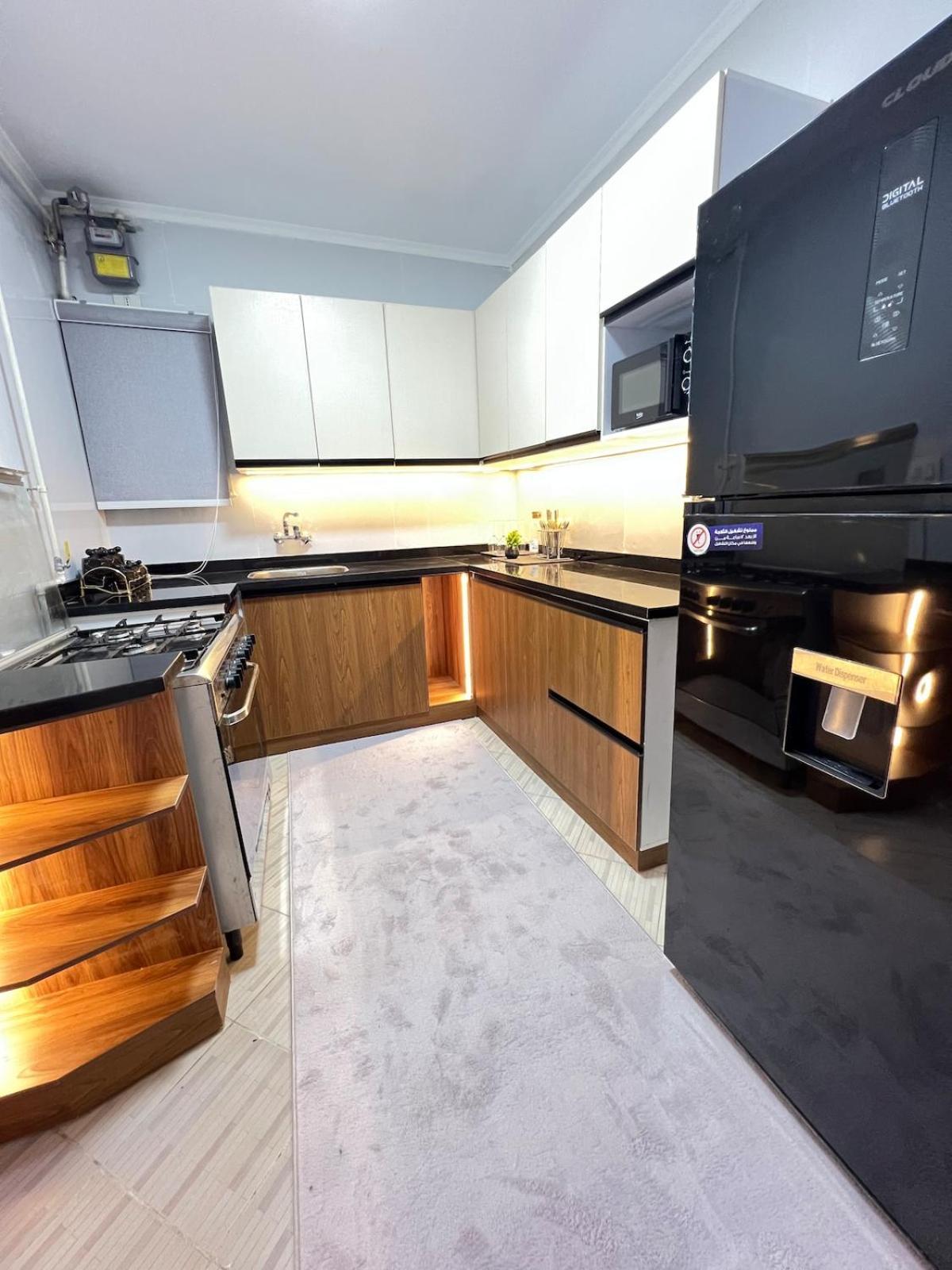 Chill Vibes 3 Bedroom In Rehab Apartment